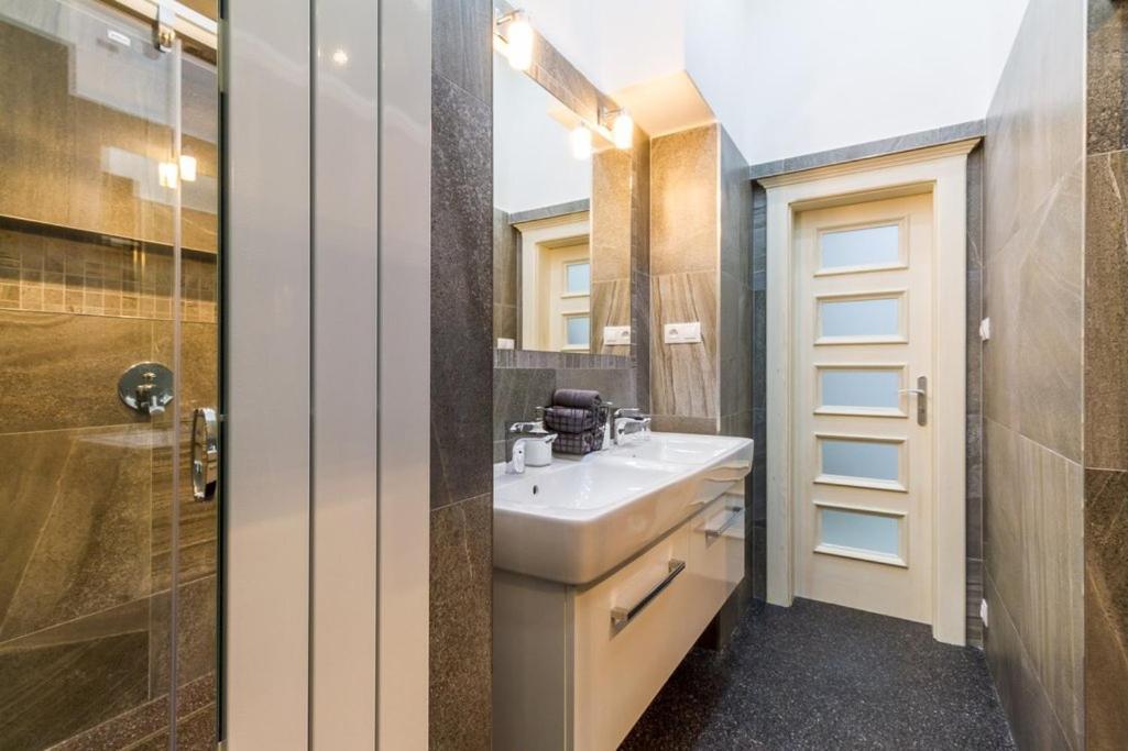 براغ Stylish Apartment 5 Minutes Walk From City Center المظهر الخارجي الصورة